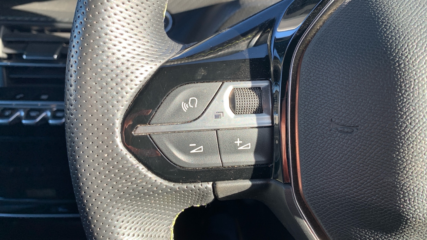 Used Peugeot 2008 2021 for sale - 76593348: Photo 23