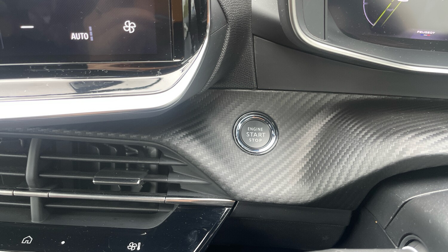 Used Peugeot 208 2024 for sale - 76271368: Photo 37