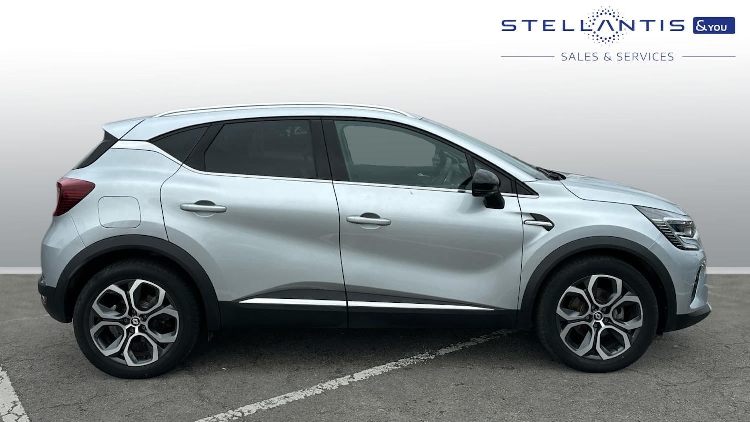 Used Renault Captur 2023 for sale - 77684967: Photo 2