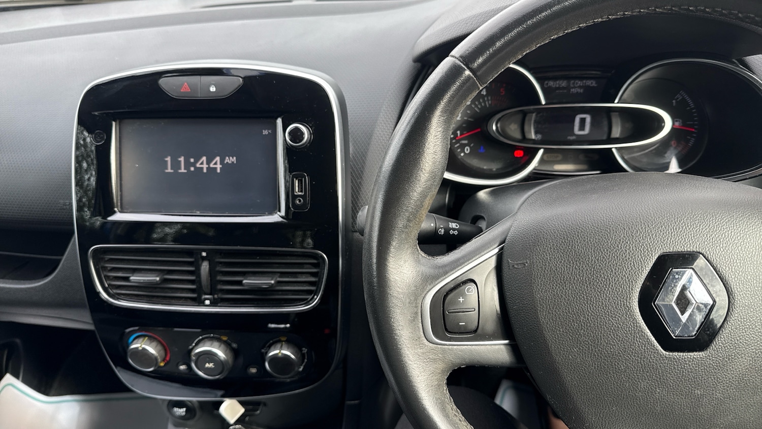 Used Renault Clio 2017 for sale - 76110276: Photo 10
