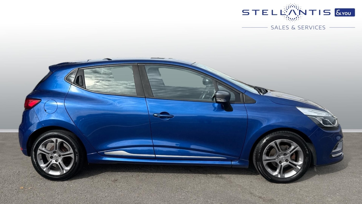 Used Renault Clio 2017 for sale - 76110276: Photo 2