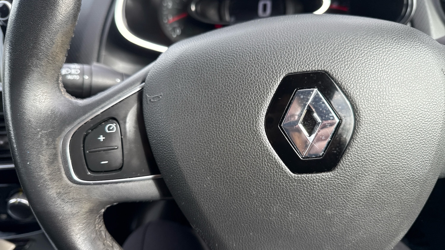 Used Renault Clio 2017 for sale - 76110276: Photo 23