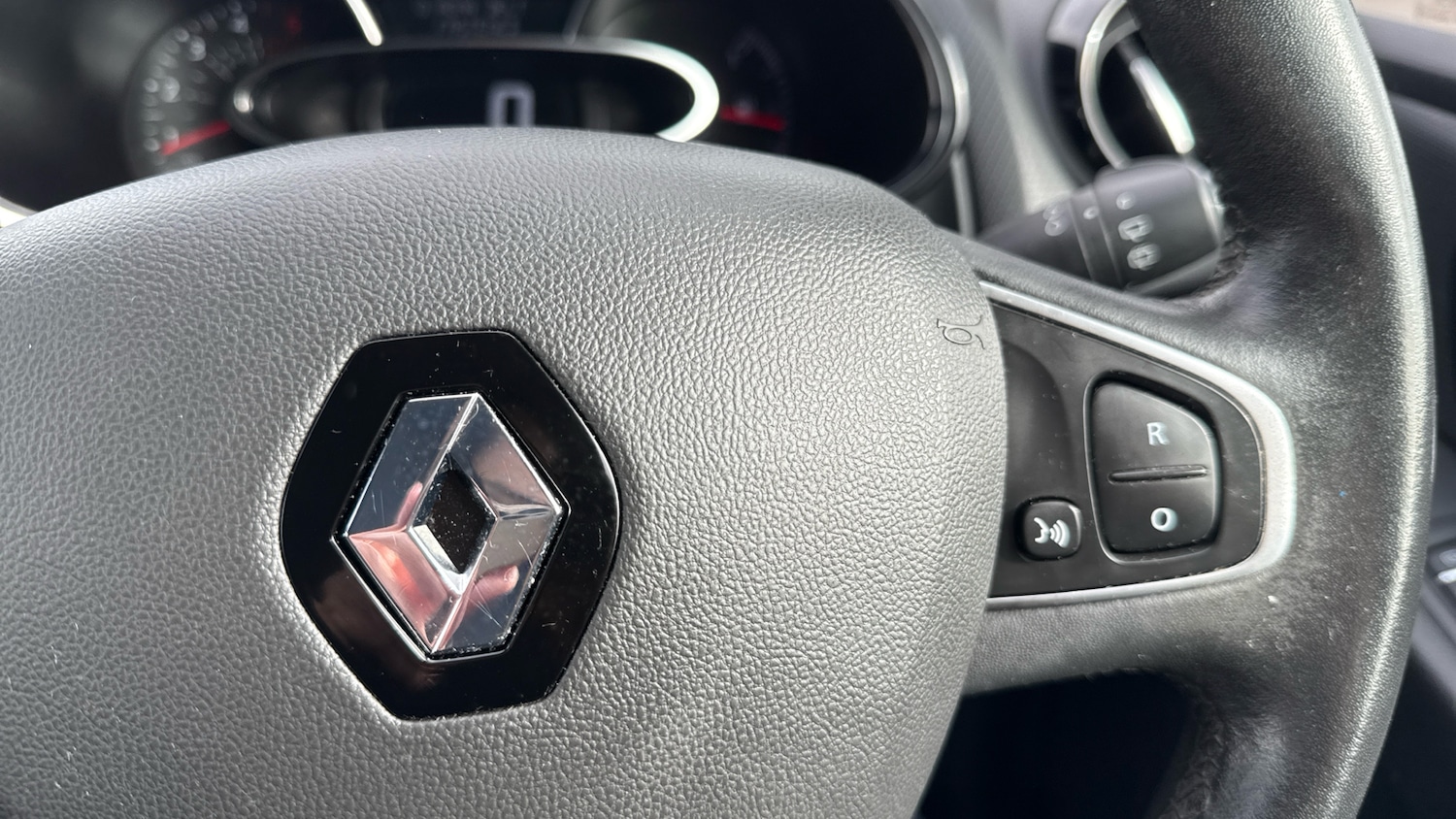 Used Renault Clio 2017 for sale - 76110276: Photo 24