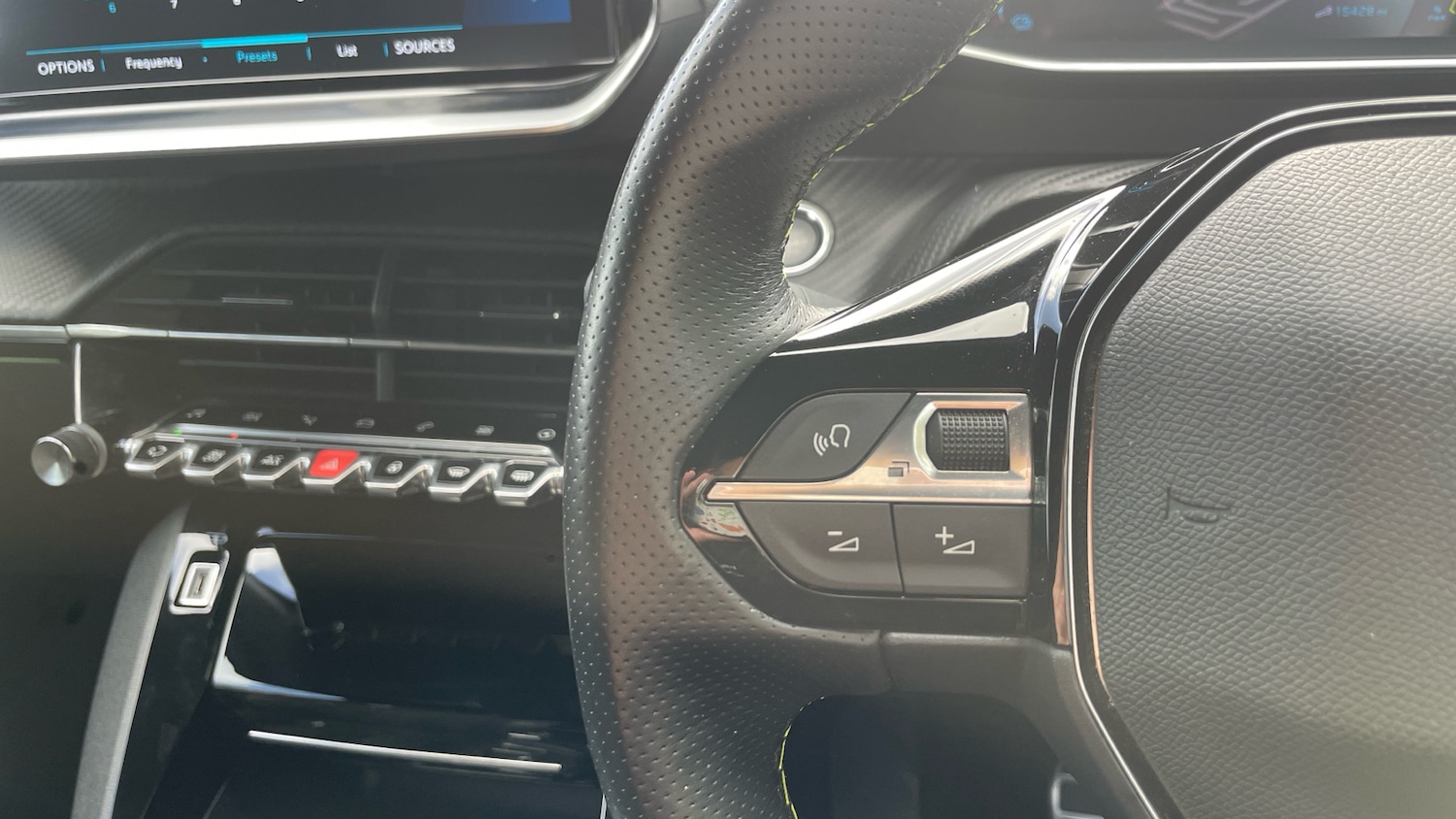 Used Peugeot 2008 2022 for sale - 75929304: Photo 23