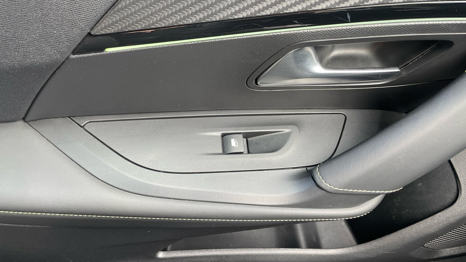 Used Peugeot 2008 2022 for sale - 75929304: Photo 40