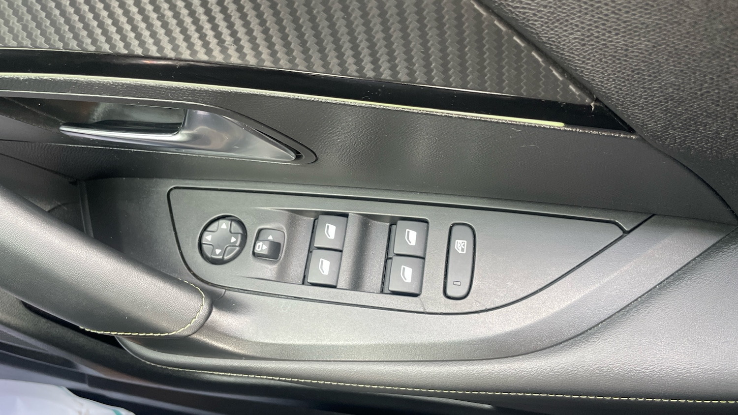 Used Peugeot 2008 2023 for sale - 76787601: Photo 22