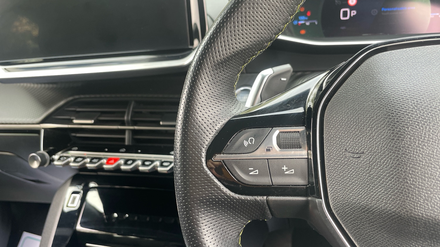 Used Peugeot 2008 2023 for sale - 76787601: Photo 23