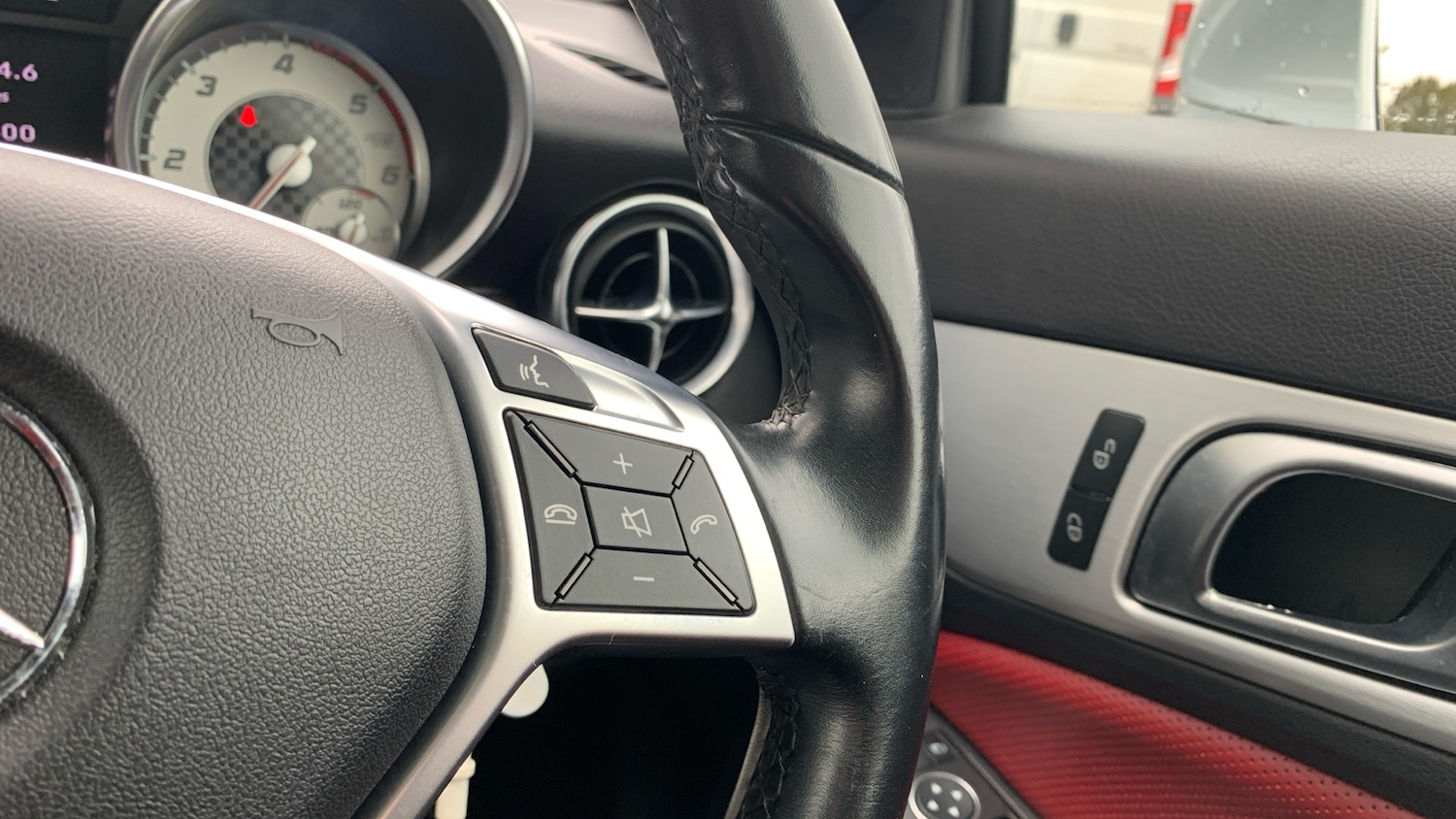 Used Mercedes-Benz SLK 2016 for sale - 76327691: Photo 24