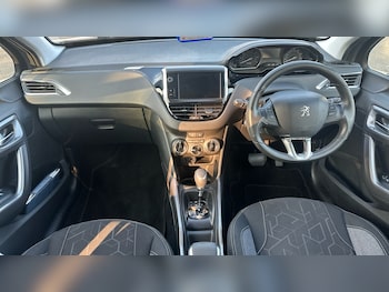 Used Peugeot 2008 2017 for sale - 76307973: Photo
