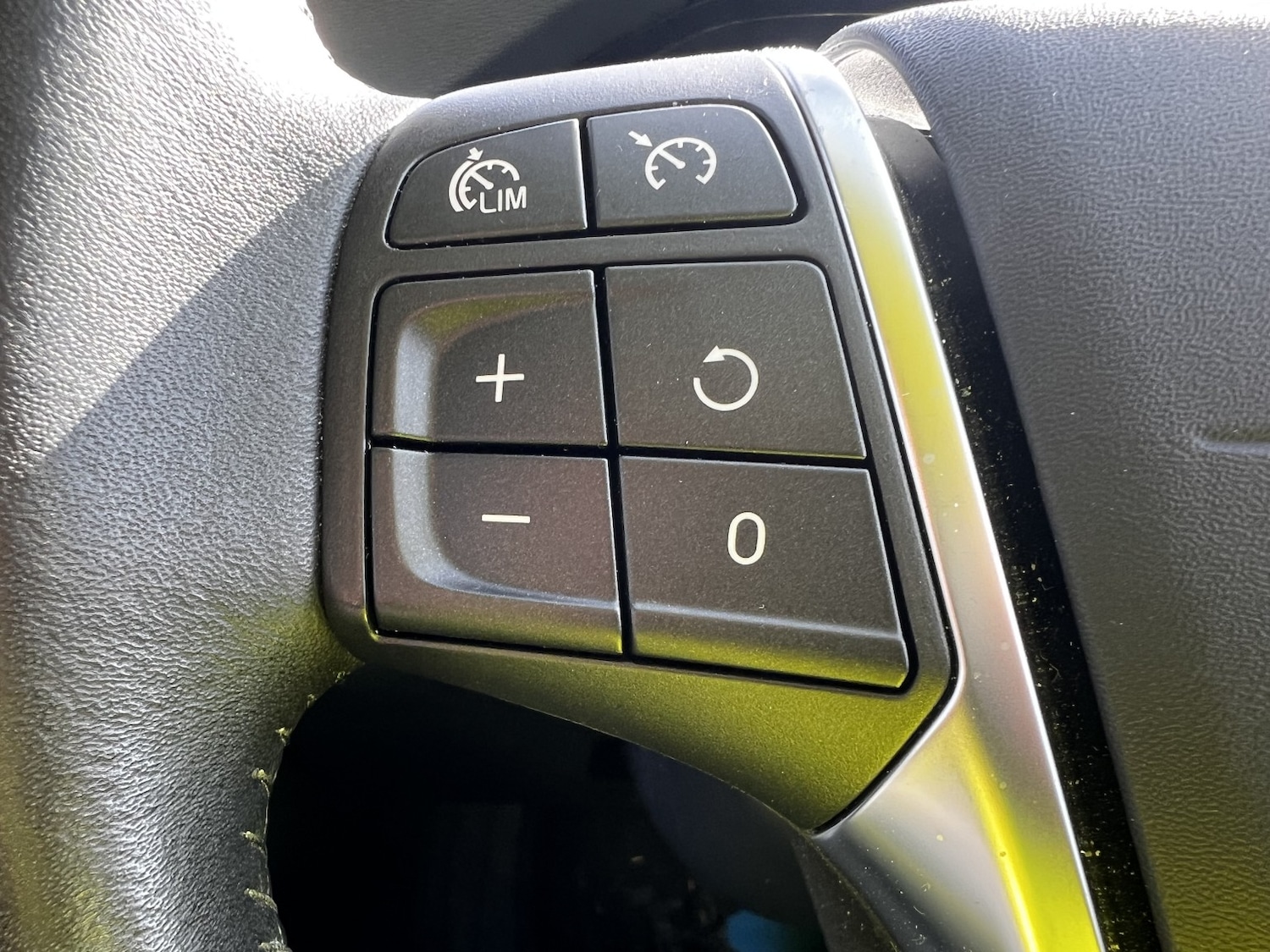 Used Volvo V60 2018 for sale - 77851378: Photo 22