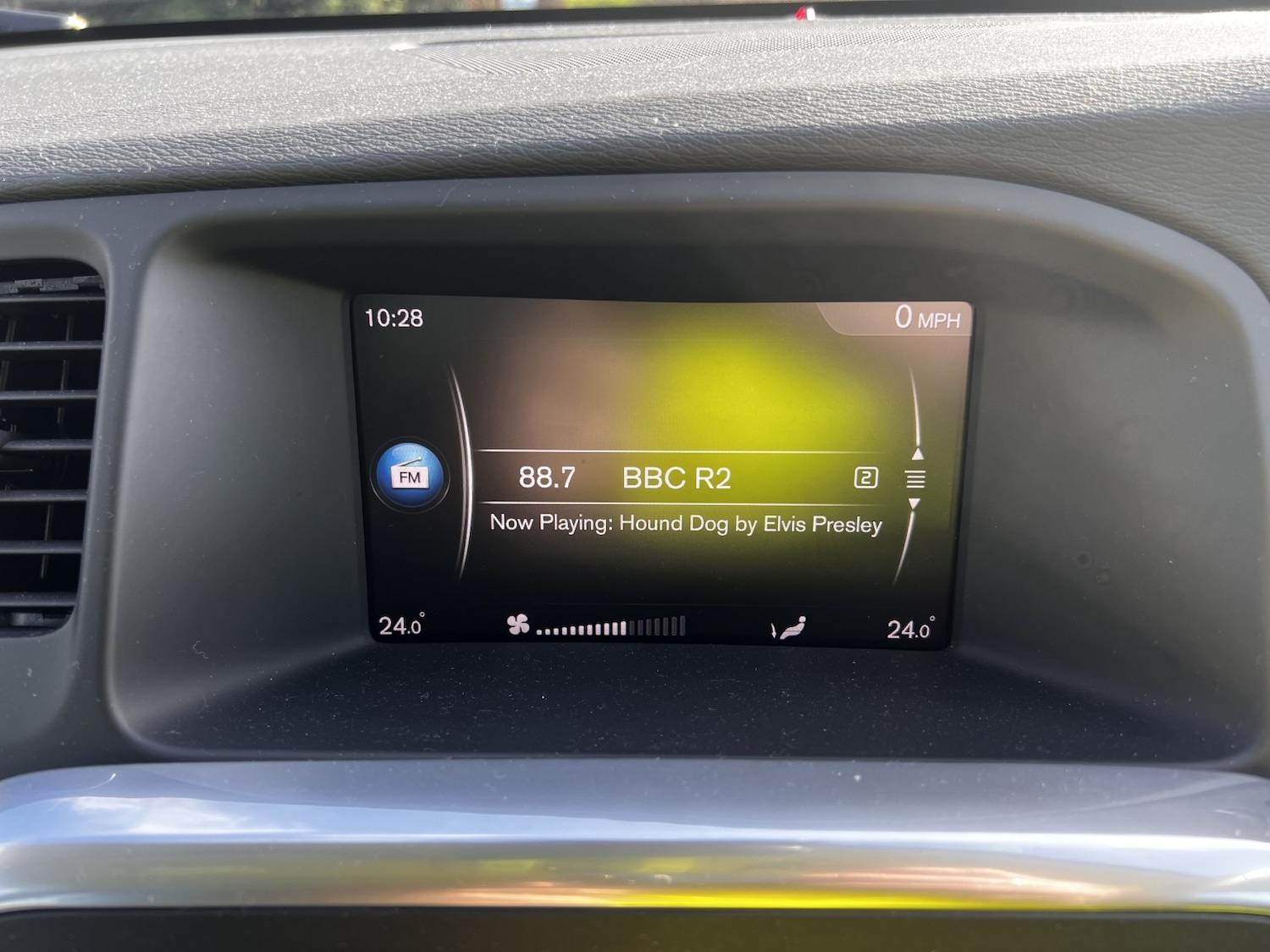 Used Volvo V60 2018 for sale - 77851378: Photo 25