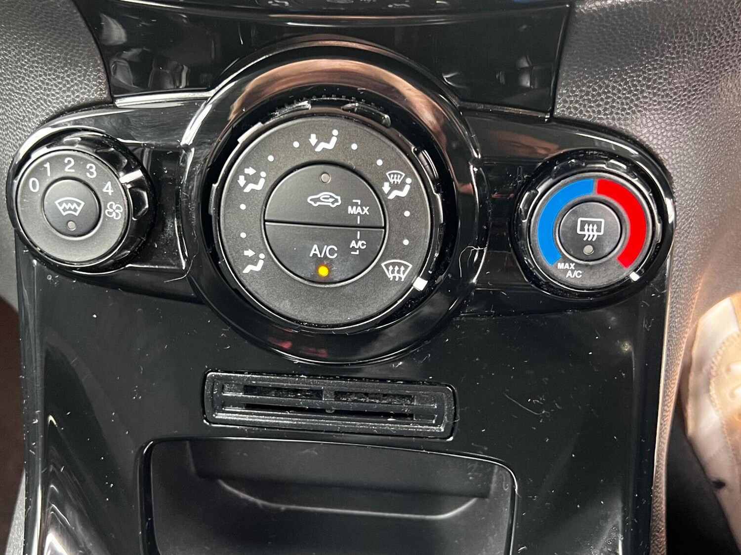 Used Ford Fiesta 2015 for sale - 77264475: Photo 26