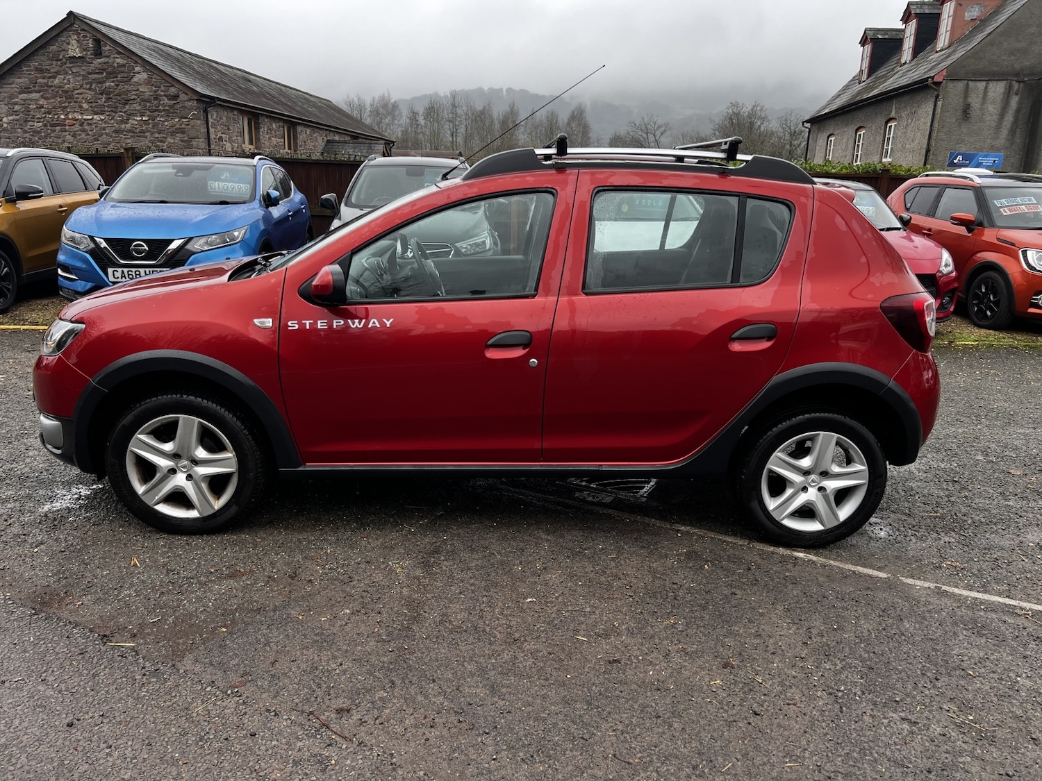 Used Dacia Sandero Stepway 2017 for sale - 77357276: Photo 2
