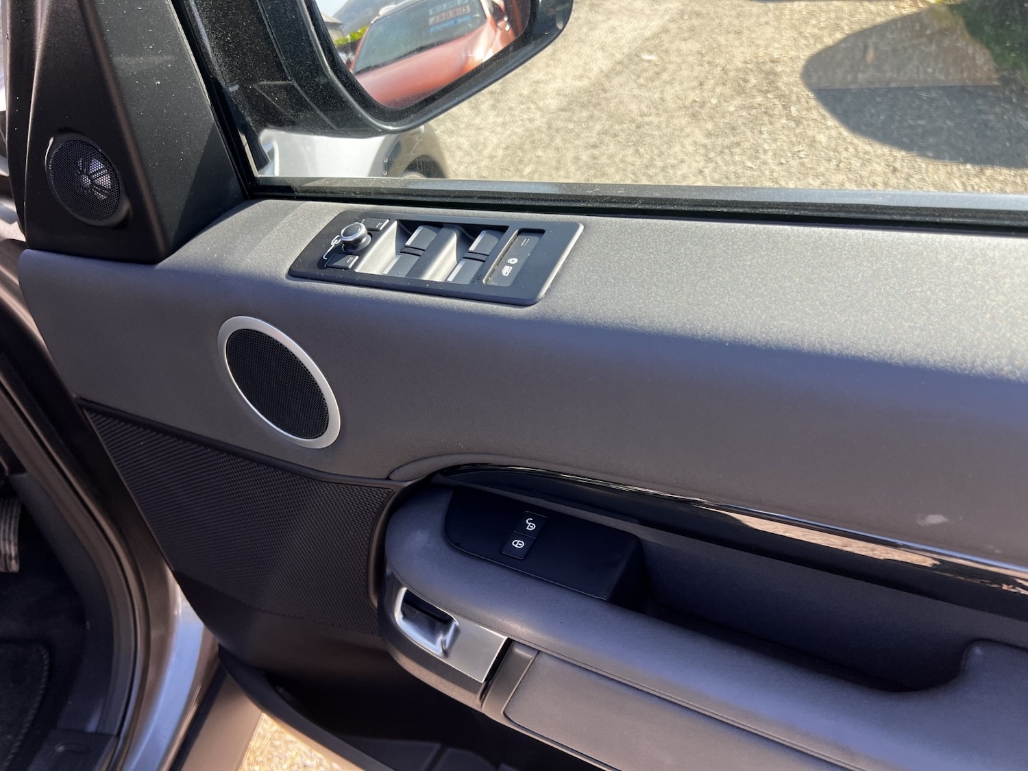 Used Land Rover Discovery 2017 for sale - 77953933: Photo 21