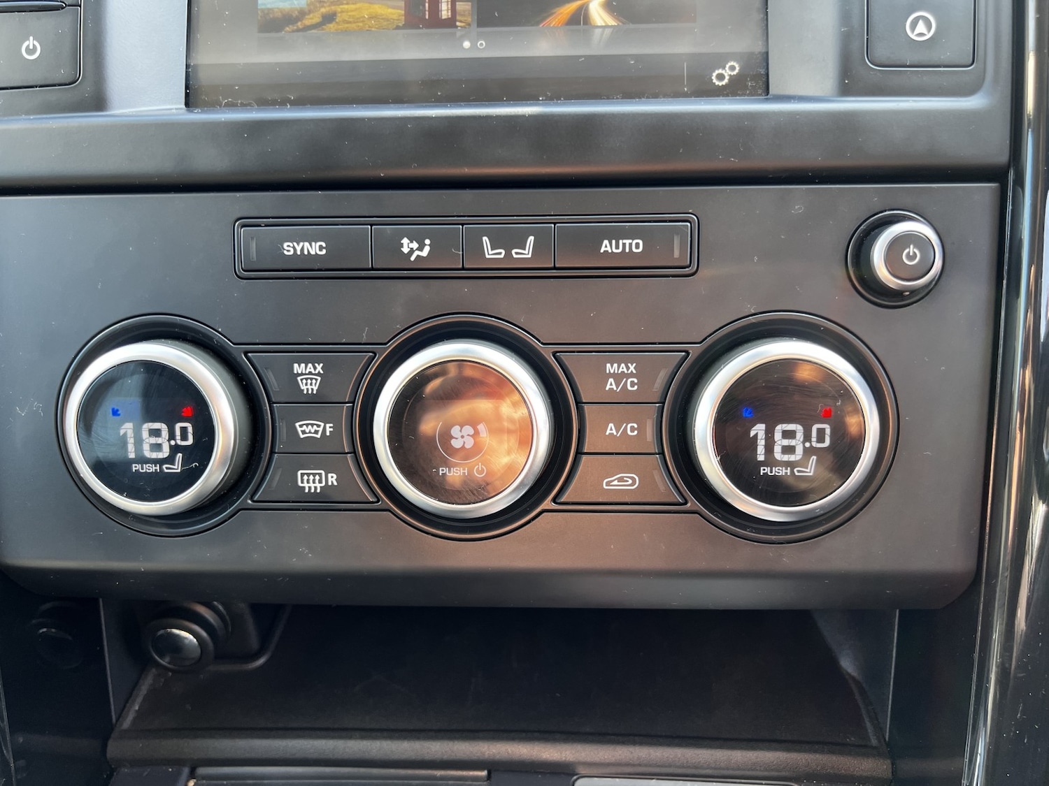 Used Land Rover Discovery 2017 for sale - 77953933: Photo 29