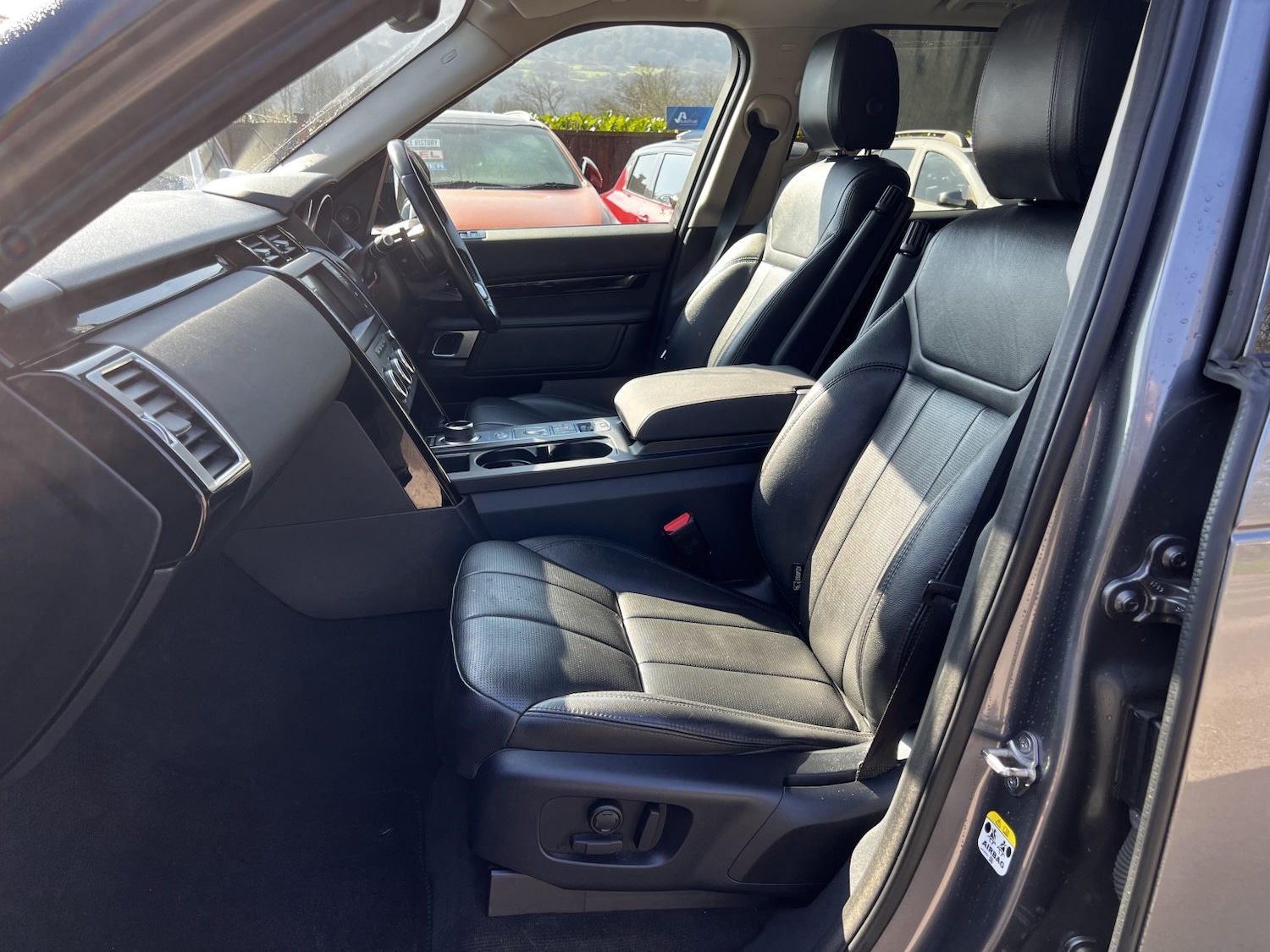 Used Land Rover Discovery 2017 for sale - 77953933: Photo 4