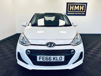 Used Hyundai i10 2017 for sale - 76110346: Photo