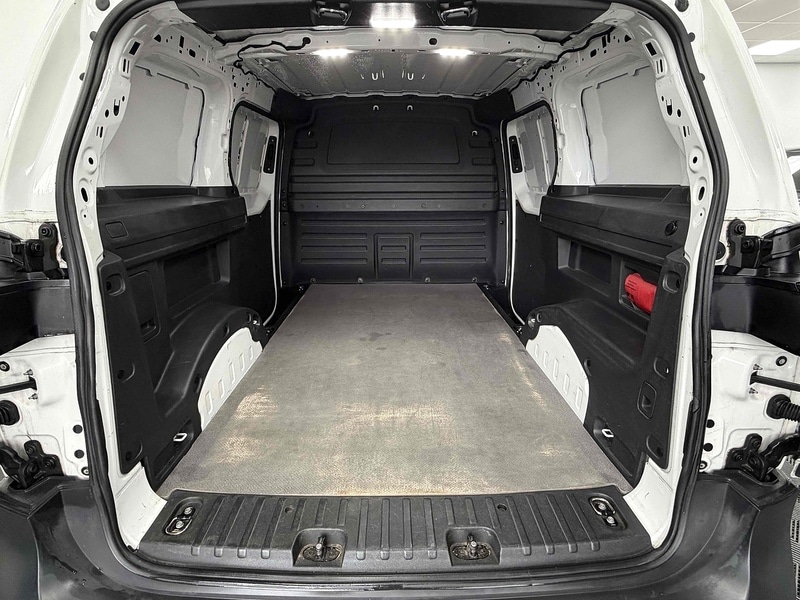 Used Volkswagen ID. Buzz Cargo 2023 for sale - 77494366: Photo 17