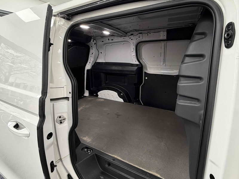 Used Volkswagen ID. Buzz Cargo 2023 for sale - 77494366: Photo 18