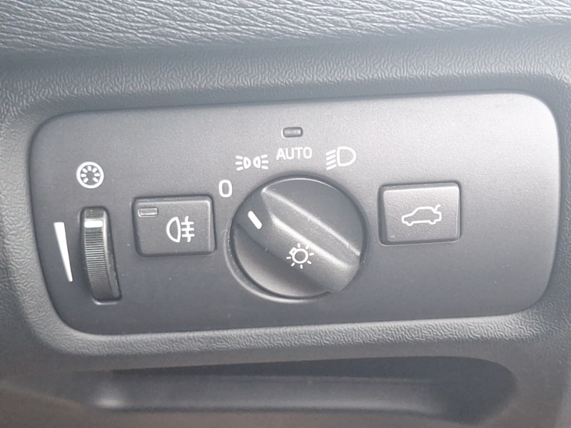 Used Volvo V40 2018 for sale - 76135005: Photo 15