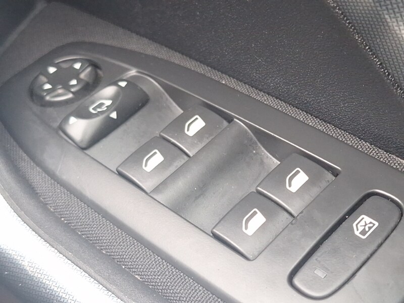 Used Peugeot 2008 2017 for sale - 76556310: Photo 16