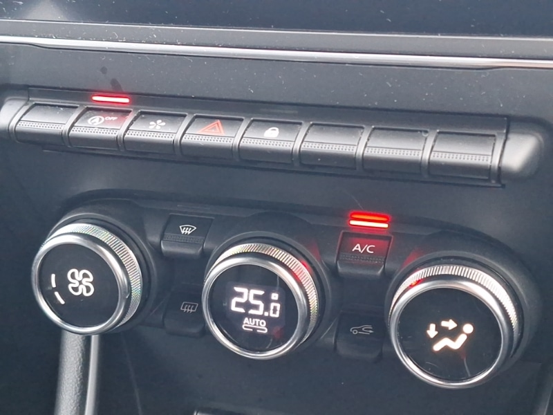 Used Renault Captur 2021 for sale - 77265599: Photo 12