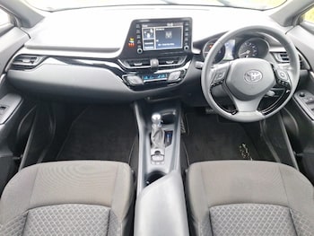 Used Toyota C-HR 2023 for sale - 78460440: Photo
