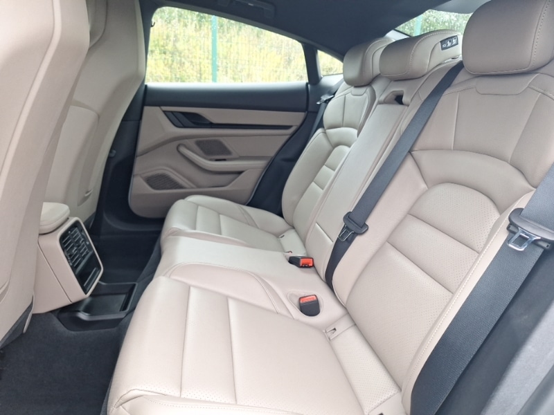 Used Porsche Taycan 2022 for sale - 77028510: Photo 6