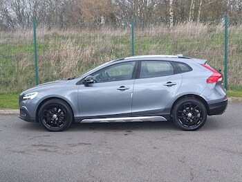Used Volvo V40 2018 for sale - 78327335: Photo