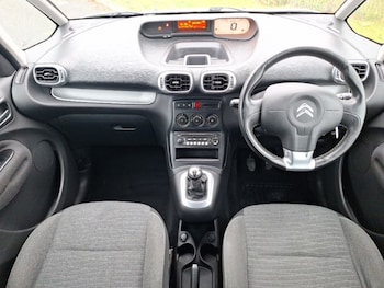 Used Citroen C3 Picasso 2017 for sale - 76478452: Photo