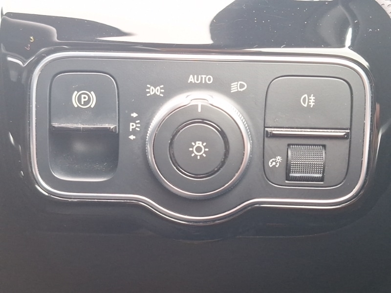 Used Mercedes-Benz A-Class 2018 for sale - 77818445: Photo 16