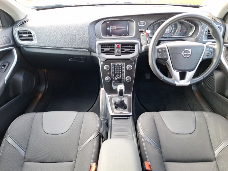 Used Volvo V40 2018 for sale - 77623212: Photo 2