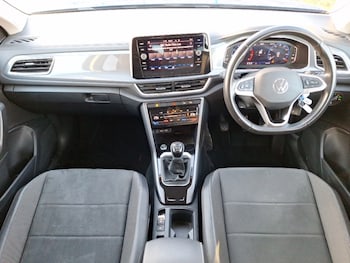 Used Volkswagen T-Roc 2023 for sale - 77549008: Photo