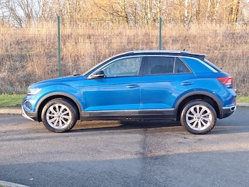 Used Volkswagen T-Roc 2023 for sale - 77549008: Photo