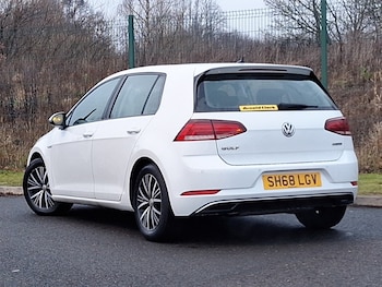 Used Volkswagen Golf 2018 for sale - 77228888: Photo