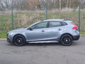 Used Volvo V40 2018 for sale - 78238571: Photo