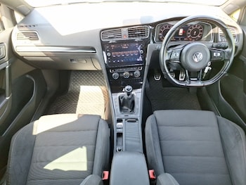 Used Volkswagen Golf 2017 for sale - 79214110: Photo