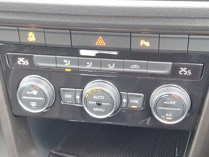 Used Volkswagen T-Roc 2018 for sale - 77736631: Photo 12