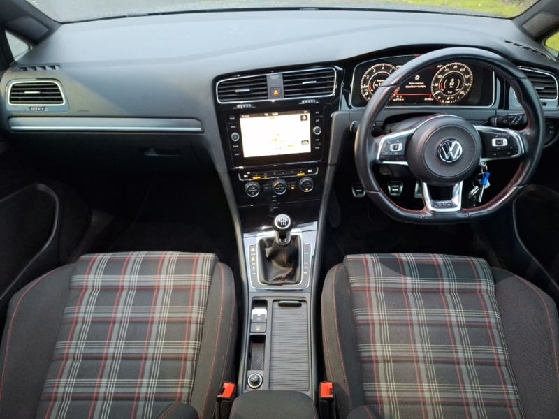 Used Volkswagen Golf 2019 for sale - 77304233: Photo 2