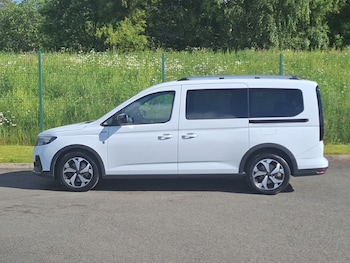Used Ford Grand Tourneo Connect 2023 for sale - 78848935: Photo