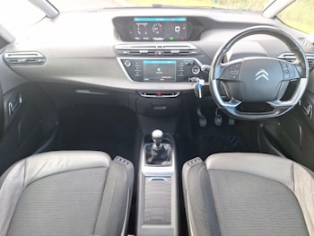 Used Citroen C4 Grand Picasso 2016 for sale - 76141048: Photo 2