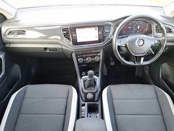 Used Volkswagen T-Roc 2018 for sale - 77329971: Photo