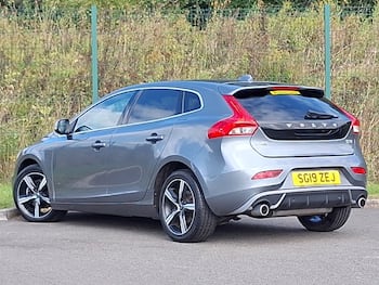 Used Volvo V40 2019 for sale - 79790036: Photo