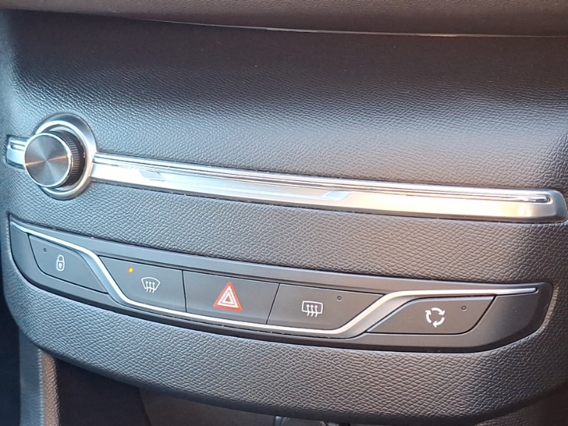 Used Peugeot 308 2017 for sale - 77969392: Photo 13