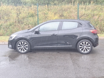 Used Renault Clio 2023 for sale - 75706630: Photo
