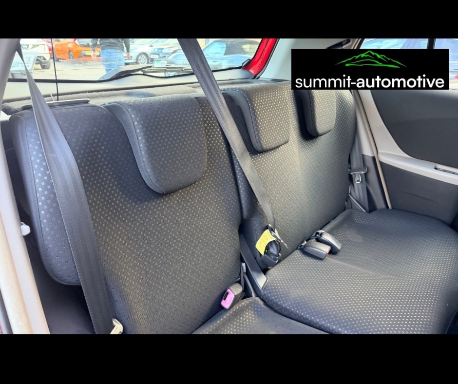 Used Toyota Yaris 2010 for sale - 76127633: Photo 12