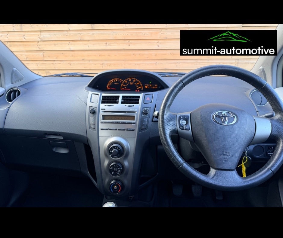 Used Toyota Yaris 2010 for sale - 76127633: Photo 2