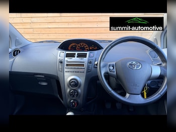 Used Toyota Yaris 2010 for sale - 76127633: Photo 2