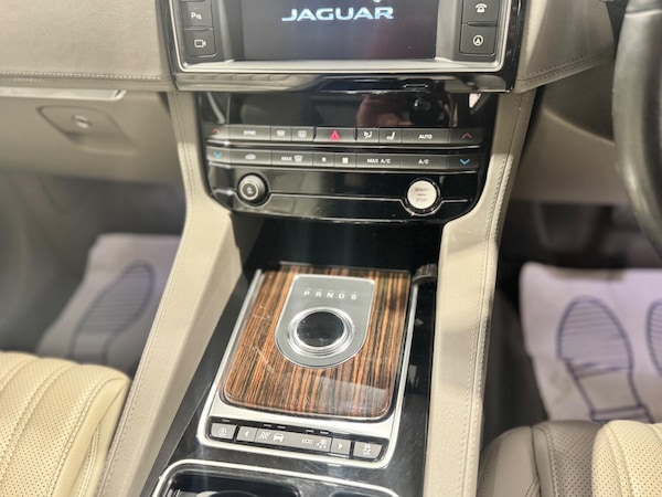 Used Jaguar F-Pace 2017 for sale - 76120303: Photo 32