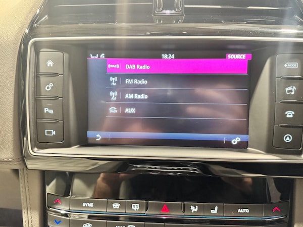 Used Jaguar F-Pace 2017 for sale - 76120303: Photo 36